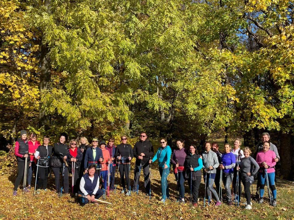 Csoportkép egy nordic walking túráról